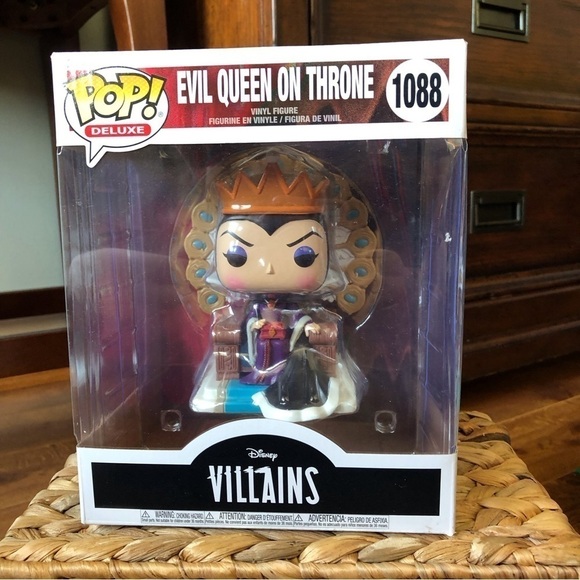 Funko Pop Disney: Snow White: Evil Queen on Throne #1088 - Picture 1 of 5